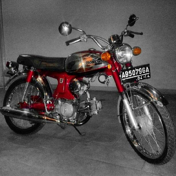 Motorcycle Photograph - classic 90 Z 73 #honda #classic by Bimo Pradityo
