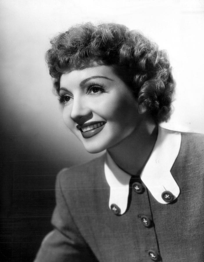 summers in sunnydale  Old hollywood actresses, Claudette colbert