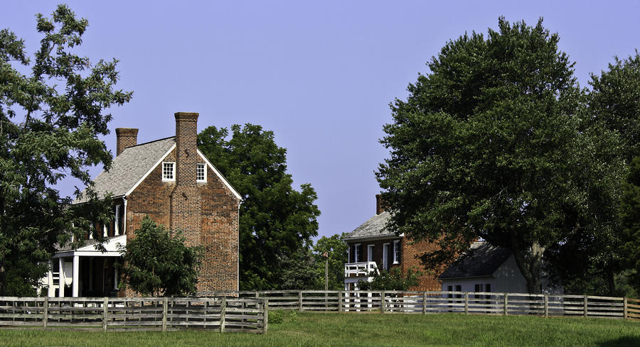 Brick Photograph - Clover Hill Tavern and Kitchen Appomattox Virginia by Teresa Mucha