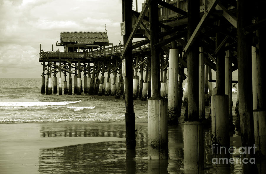 Abstract Photograph - Cocoa Beach FL by Susanne Van Hulst