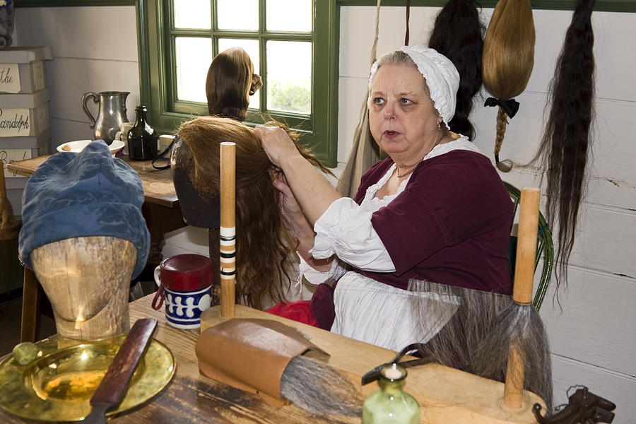 wig maker in colonial times