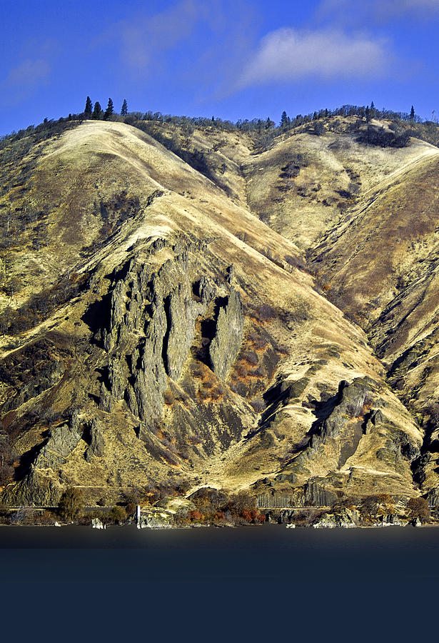 Columbia River Gorge Photograph by Dale Stillman