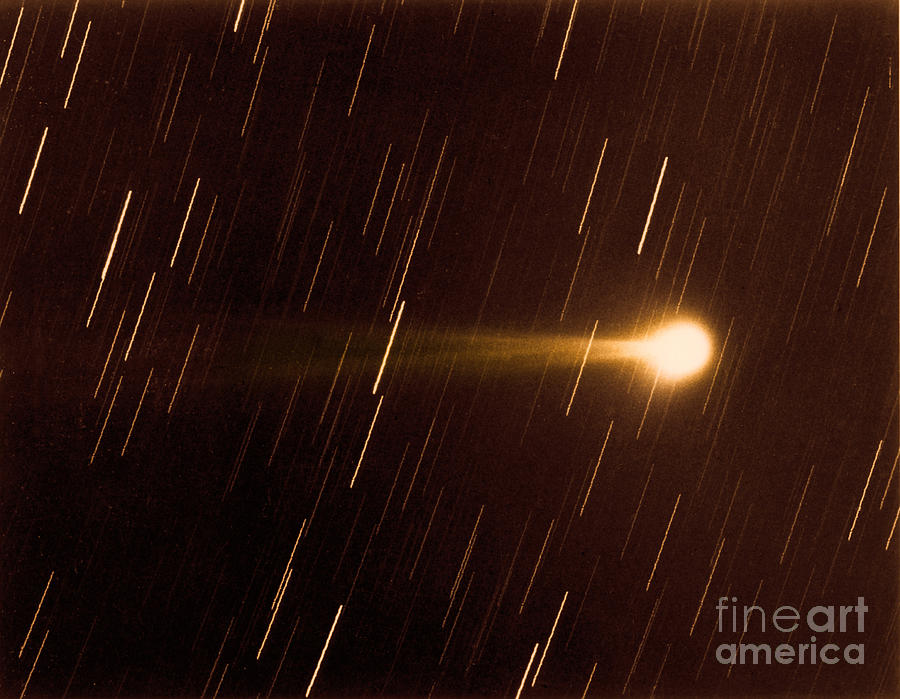 Comet Cunningham Photograph by Science Source