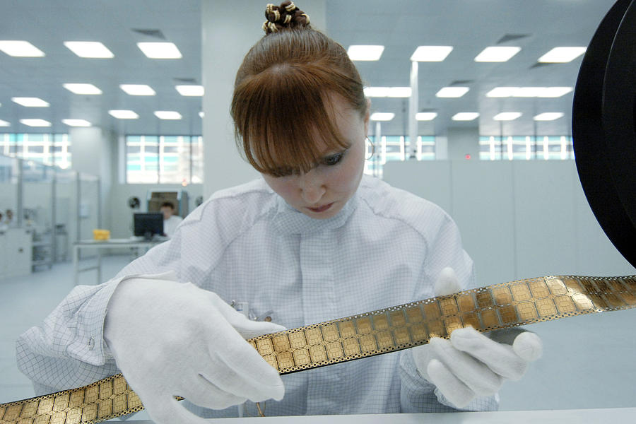 computer-microchip-factory-worker-photograph-by-ria-novosti