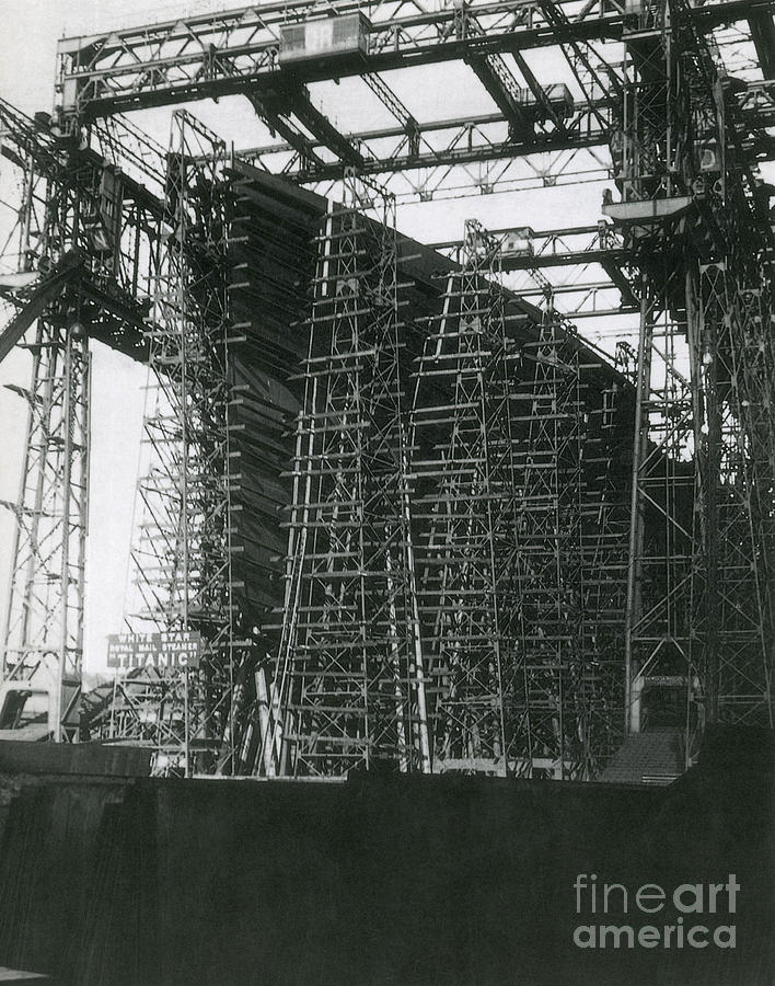 Construction Of The Titanic Photograph by Photo Researchers