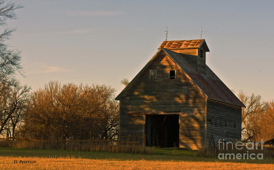 Corn Crib at Sunset Photograph by Ed Peterson