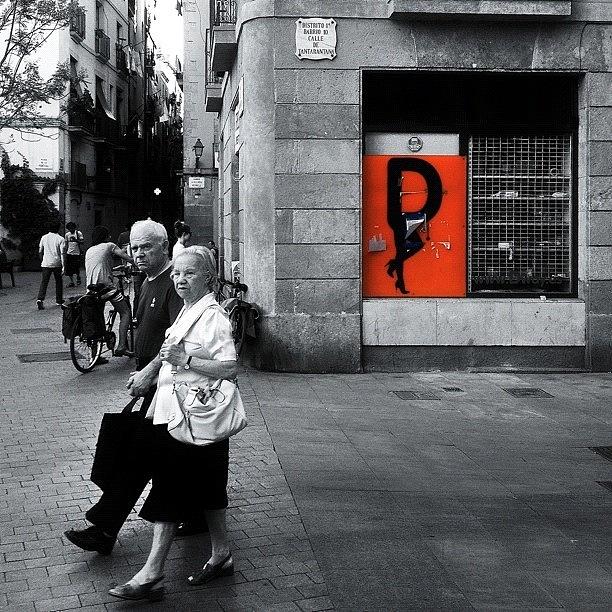 Barcelona Photograph - Couple In Barcelona by Ric Spencer