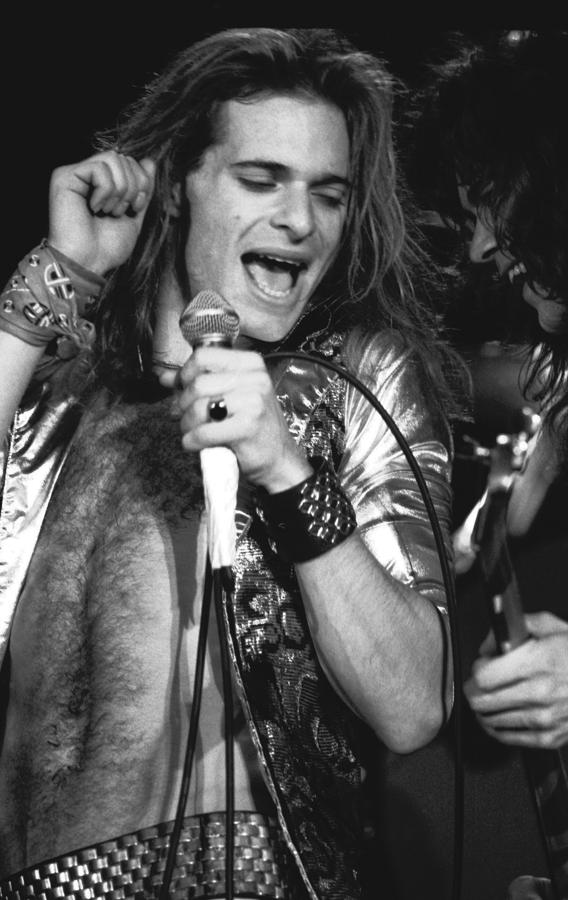 Ли рот. Дэвид ли рот Ван Хален. David Lee Roth 1978. Дэвид ли рот Википедия. Фото вокалиста Дэвид ли рот.