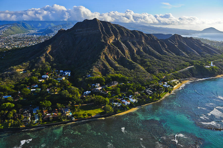 Diamond Head:  Hawaii's Iconic Crater, A Must-See for Every Visitor