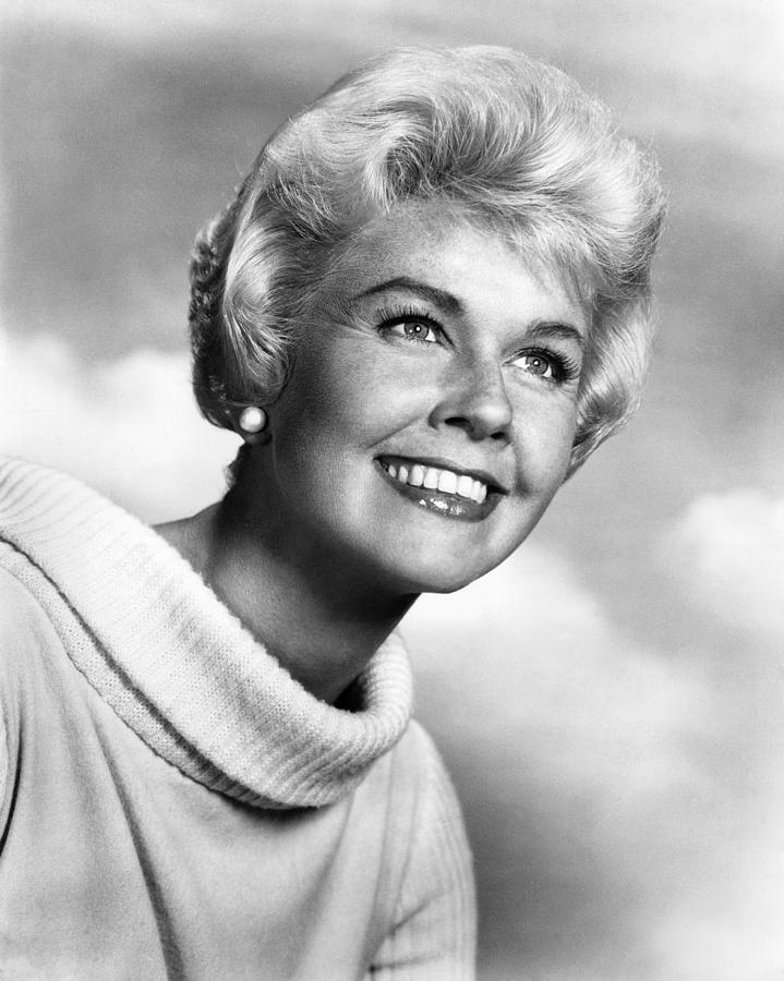 Doris Day, Ca. Early 1960s Photograph by Everett - Fine Art America