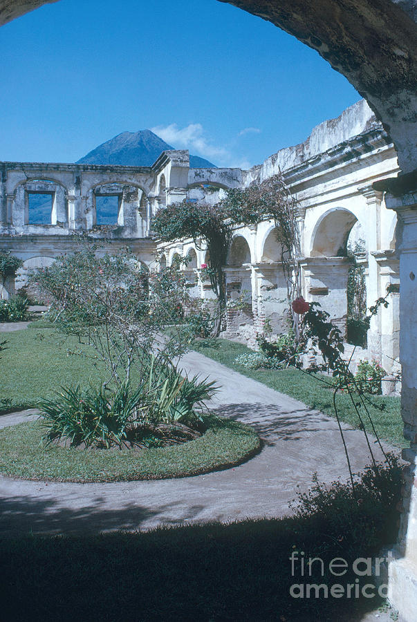 Earthquake Ruins, Guatemala Photograph by Photo Researchers, Inc.
