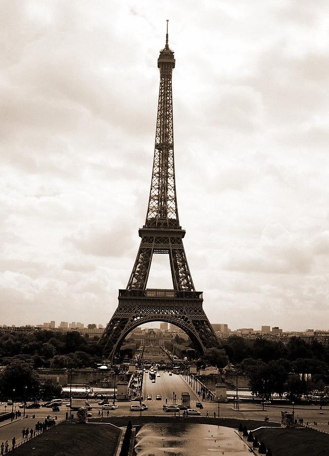 Eiffel Tower Photograph by Pat Purdy