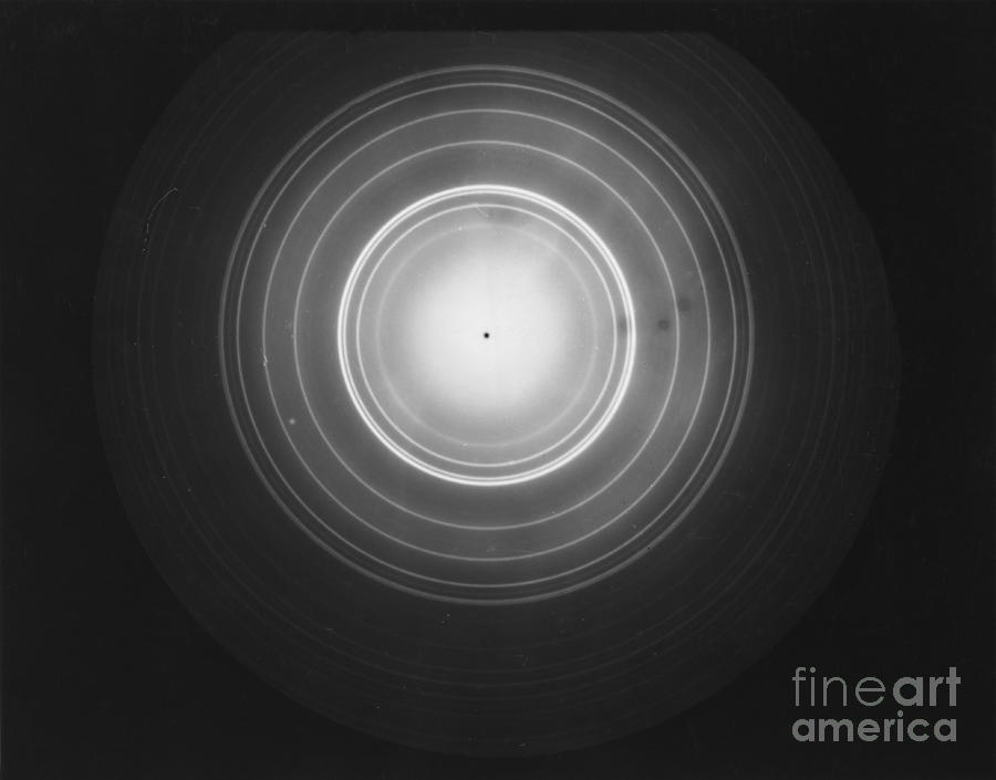 Electron Diffraction Photograph by Omikron