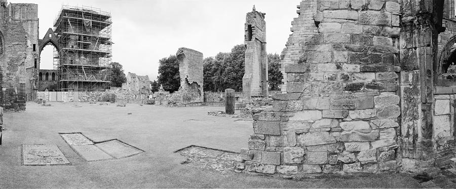 Elgin Cathedral Ruins Photograph by Jan W Faul