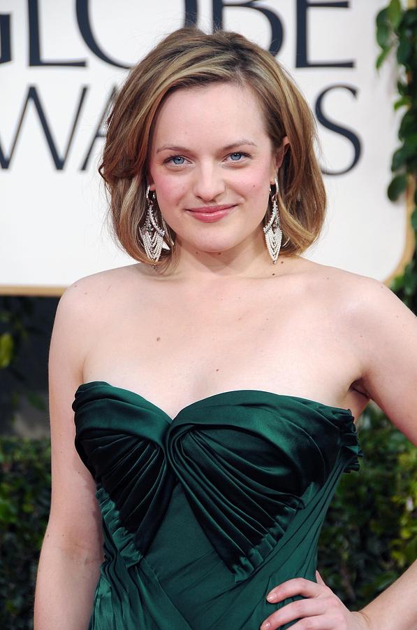 Elisabeth Moss Photograph - Elisabeth Moss At Arrivals For The by Everett