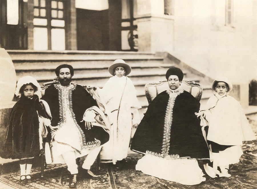 Emperor Haile Selassie I And The Queen Photograph by Everett - Fine Art ...