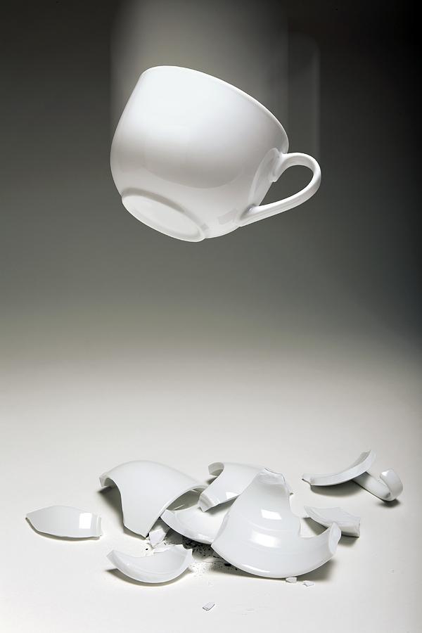 Break cup. Broken Cup. Broken Cup photo.