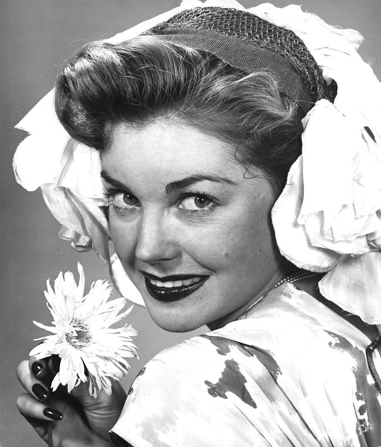 Esther Williams, Portrait. 1948 Photograph by Everett