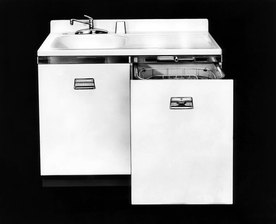 Ev1902 Dishwasher, Circa 1950s Photograph by Everett Pixels