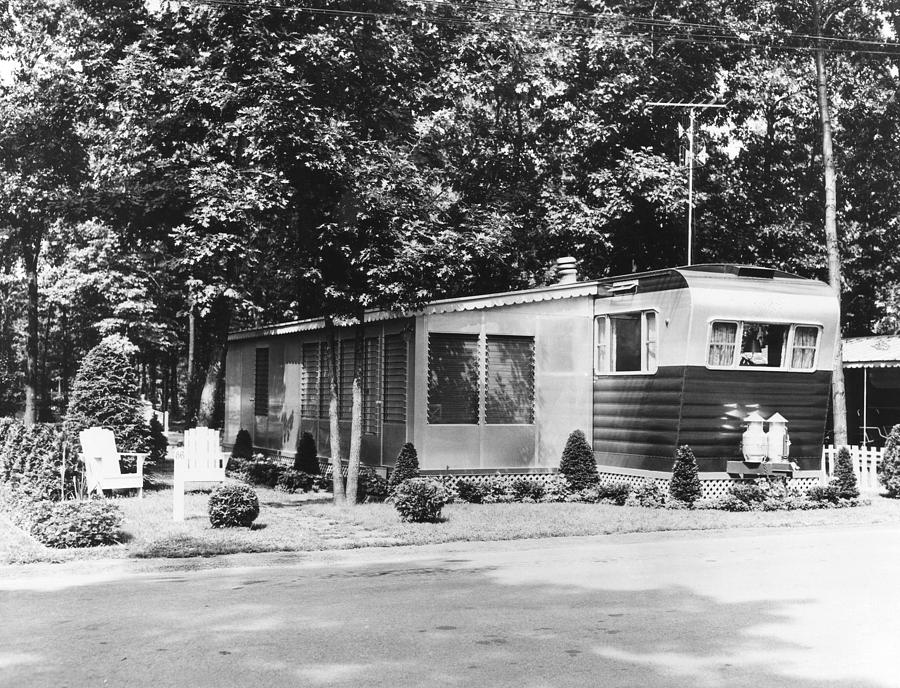 Ev1909 - Mobile Home In Trailer Park Photograph by Everett Ev1909 - Mobile Home In Trailer Park Photograph by Everett