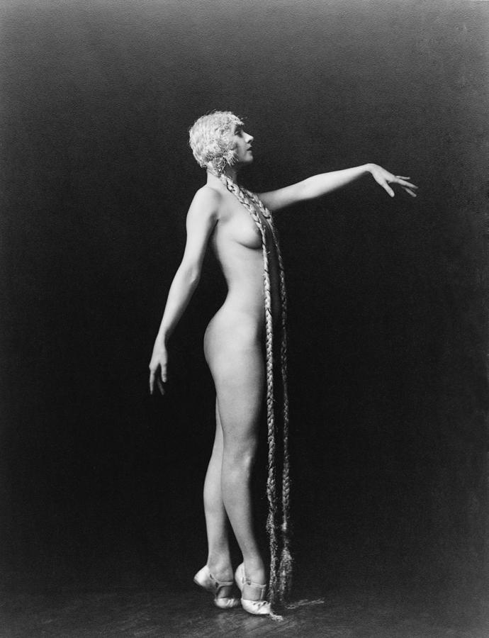 History Photograph - Evelyn Groues, A Ziegfeld Girl Posed by Everett.