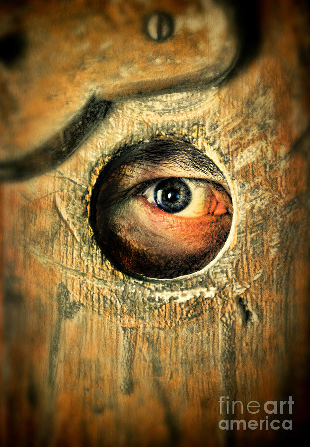 magnified peep hole