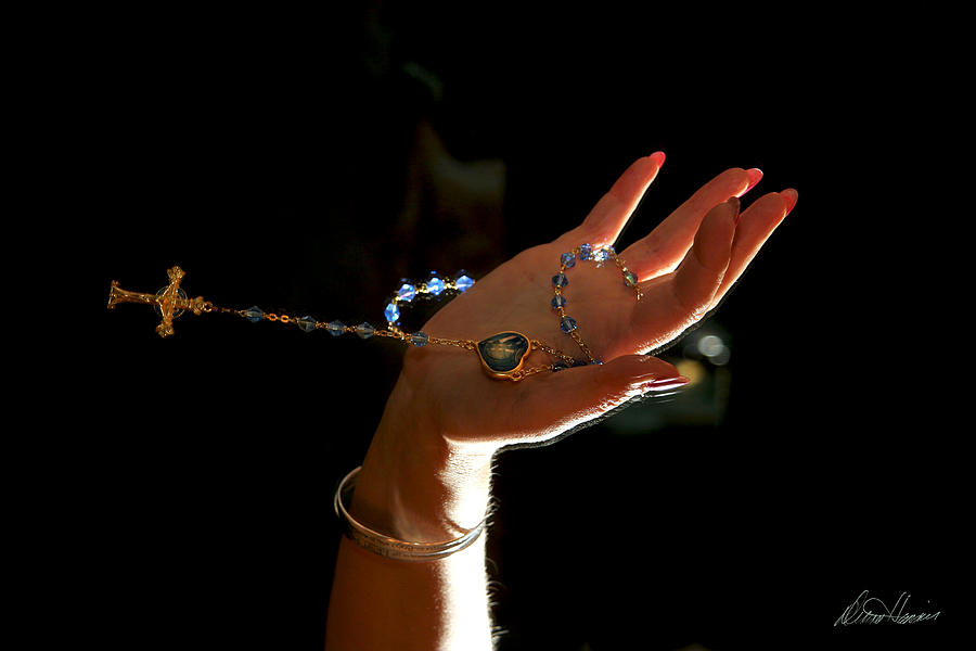 Rosary Photograph - Faith by Diana Haronis