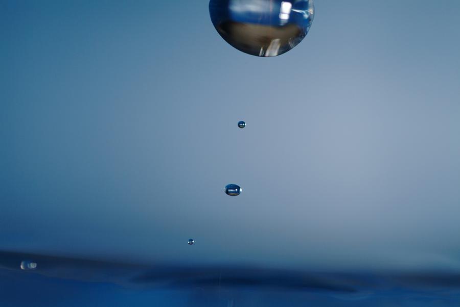 Falling water drops Photograph by Ulrich Kunst And Bettina Scheidulin
