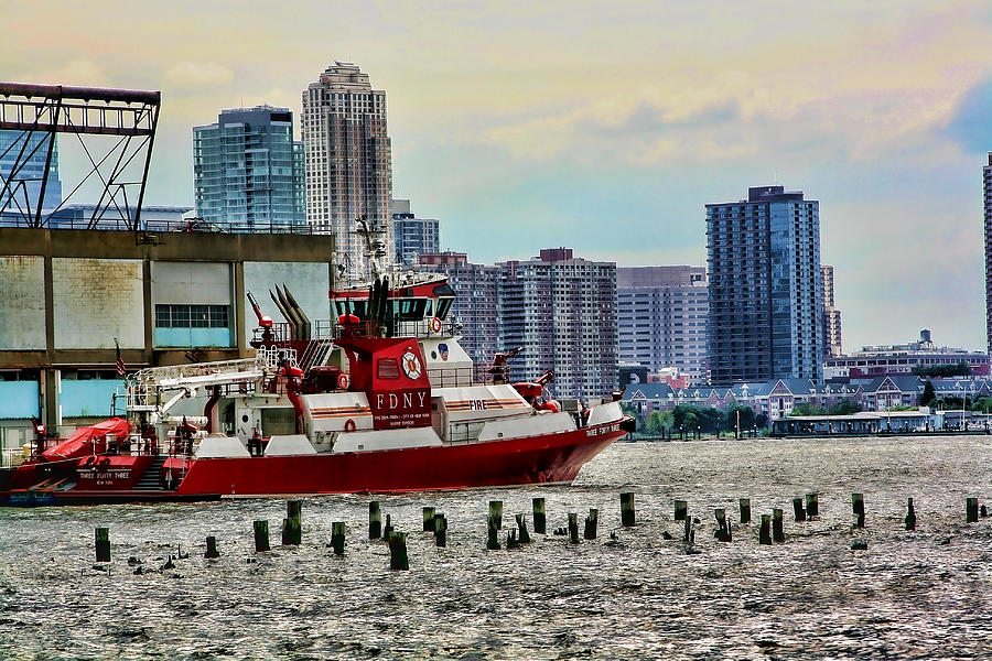 NYC FDNY Fireboat Digital Art by Terry Cork
