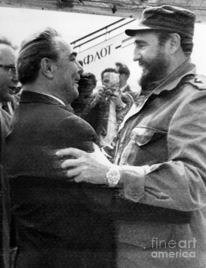 Airport Photograph - Fidel Castro by Granger