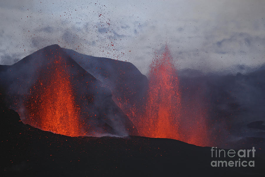 Fimmvörduhals Eruption, Lavafountains Photograph