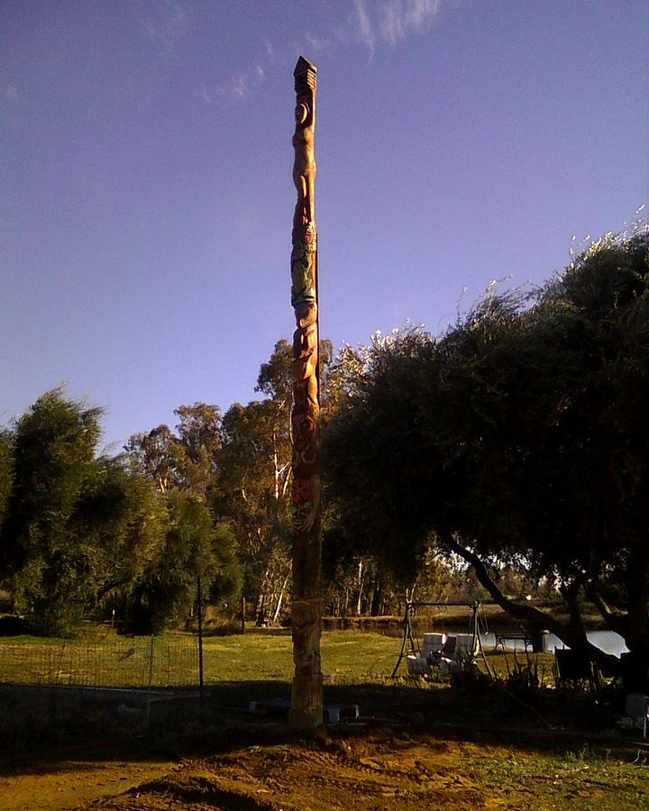 Totem Pole Sculpture - Finally Up by Omakeme Asandwich