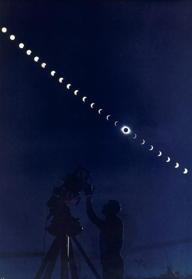 Color Image Photograph - Five-minute-interval Photographs Show by Laird S. Brown Color Image Photograph - Five-minute-interval Photographs Show by Laird S. Brown