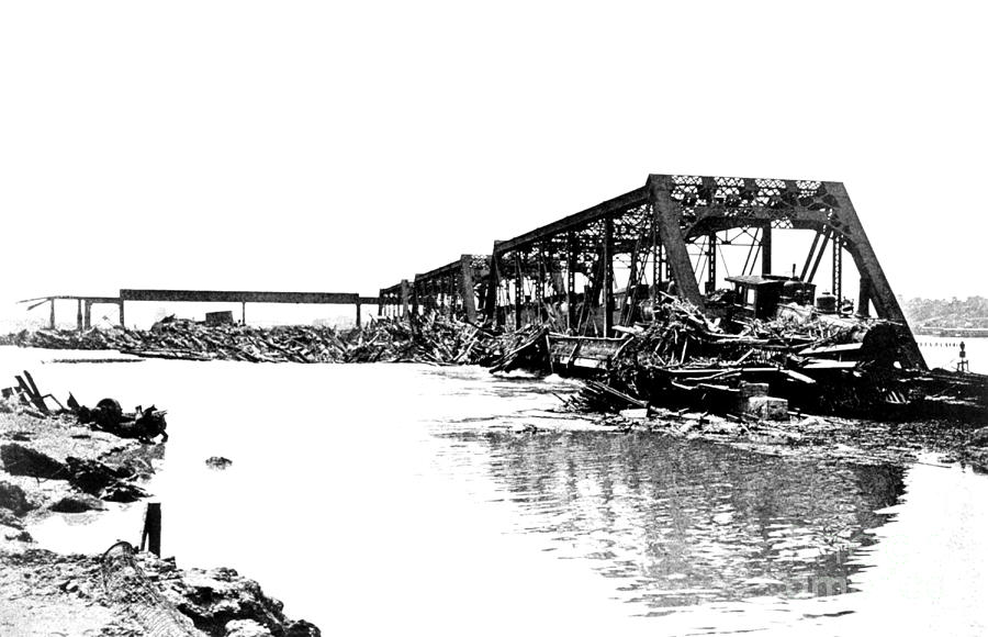 Flood Damage, 1903 Photograph by Science Source