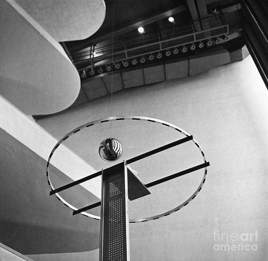 Foucault Pendulum Photograph by Science Source