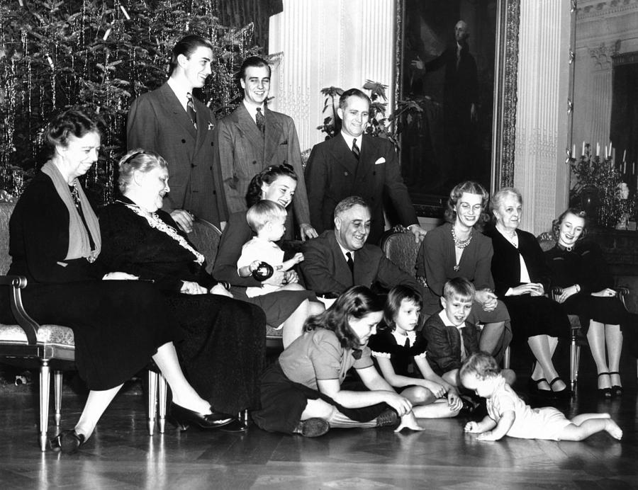 Franklin Roosevelts Christmas Family Photograph by Everett - Pixels