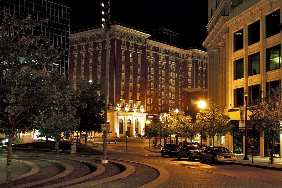Front Of The Amway Grand Plaza Photograph by Richard Gregurich