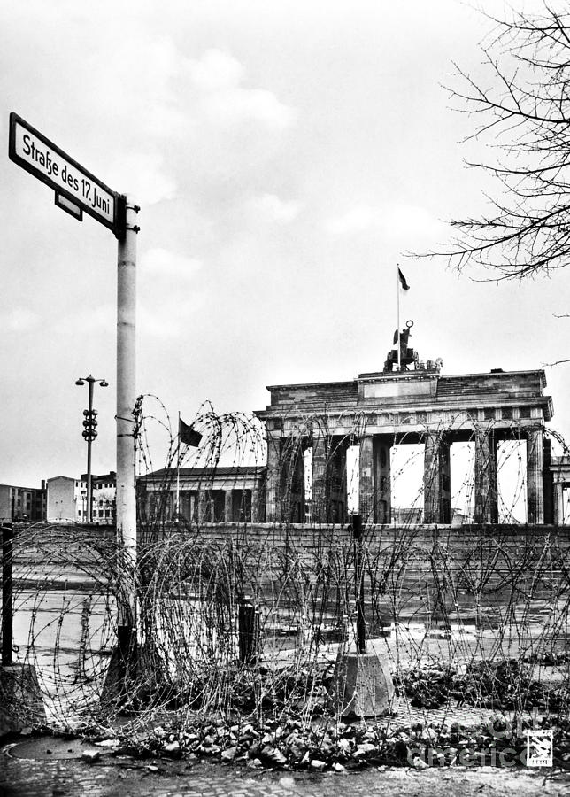BRANDENBURG GATE c1961 Photograph by Granger