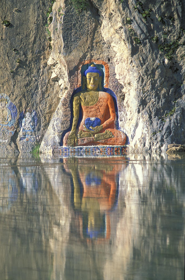 giant-buddha-rock-painting-nyethang-john-miles.jpg