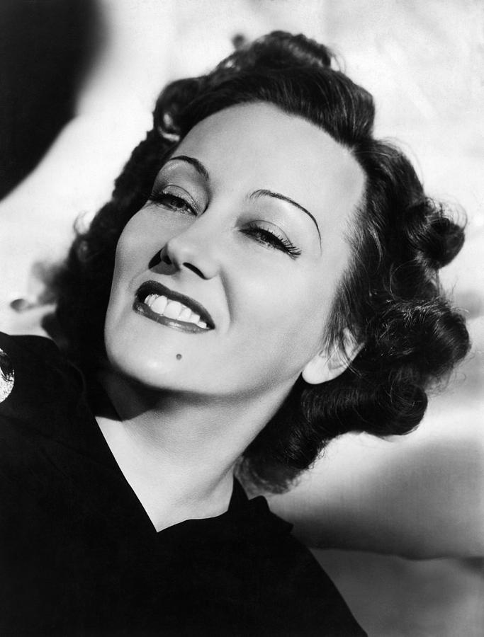 Gloria Swanson, Ca. Early 1940s Photograph by Everett - Fine Art America