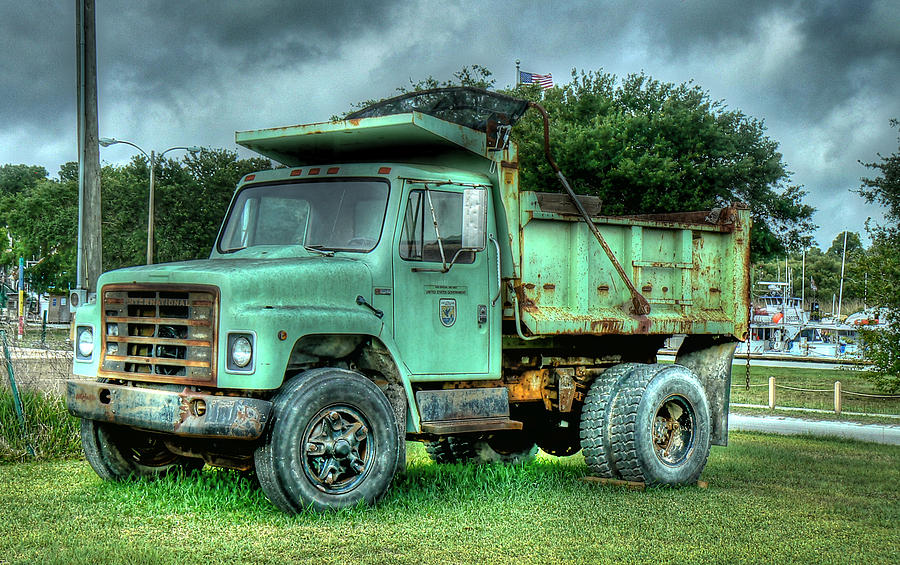 Goobermint Dump Truck Photograph by Michael Athorn