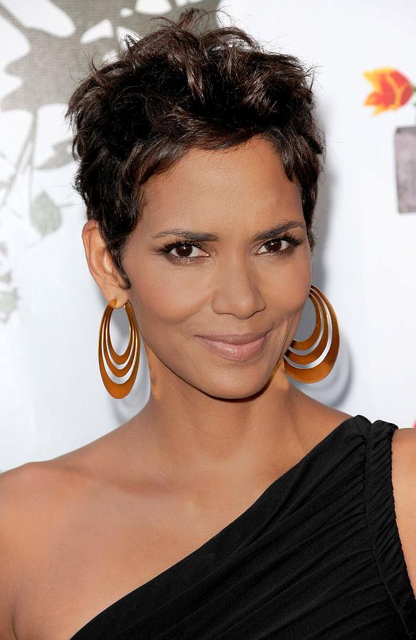 Halle Berry At Arrivals For 2011 Annual Photograph by Everett - Fine ...