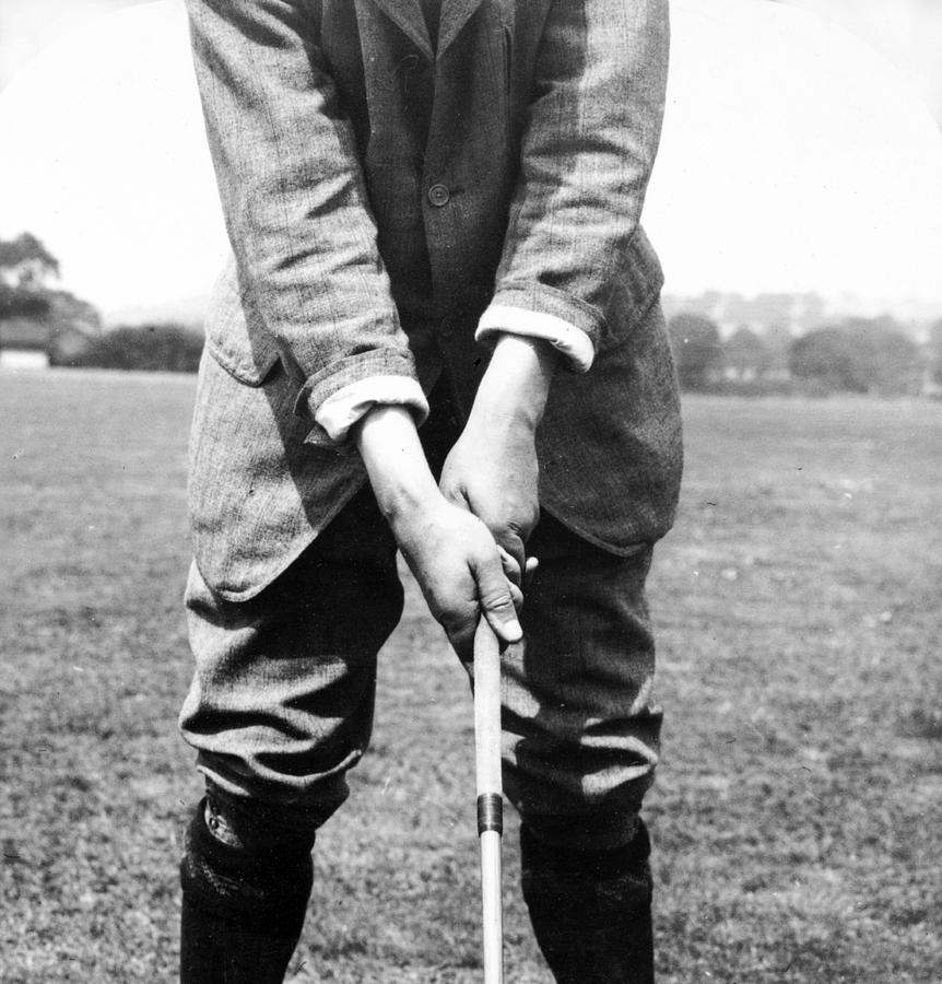 Golf Photograph - Harry Vardon displays his overlap grip by International  Images