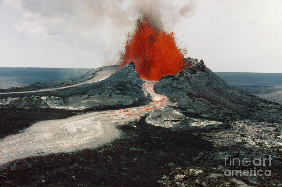 Hawaii: Volcanos, 1984 Photograph by Granger
