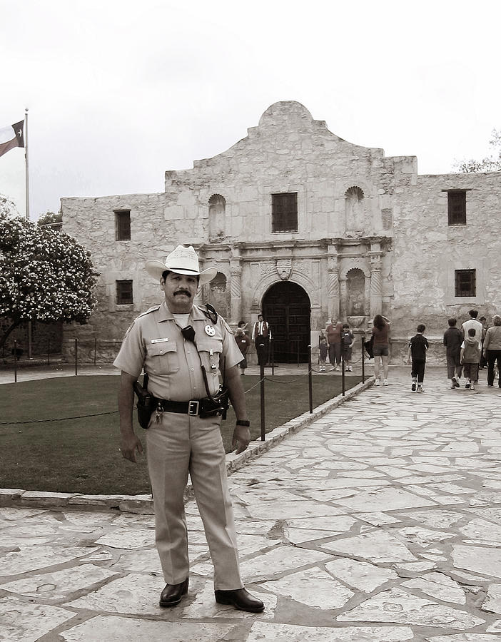 He Guards the Alamo Photograph by Lorraine Devon Wilke