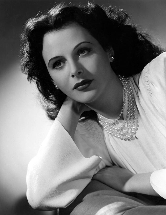 Portrait Photograph - Hedy Lamarr, 1942, Photograph by Everett