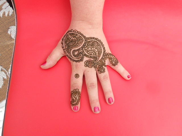 26 Back Hand Mehndi Design, Back Mehndi Design- WeddingWire