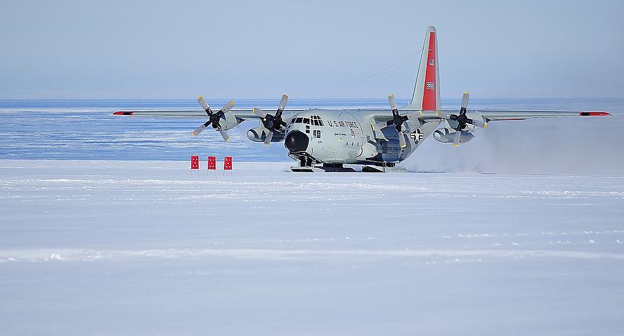 Hercules LC 130H 09 Photograph by David Barringhaus - Fine Art America