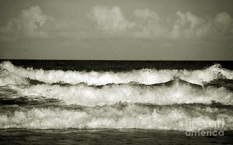 Black And White Photograph - High Tide by Susanne Van Hulst