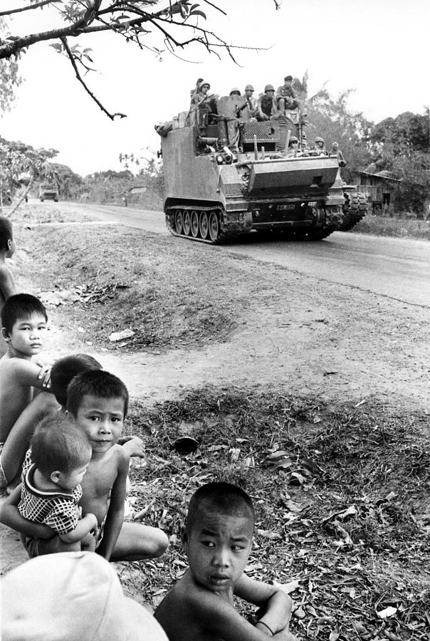 Highway 22, Youngsters Watch Photograph by Everett - Fine Art America